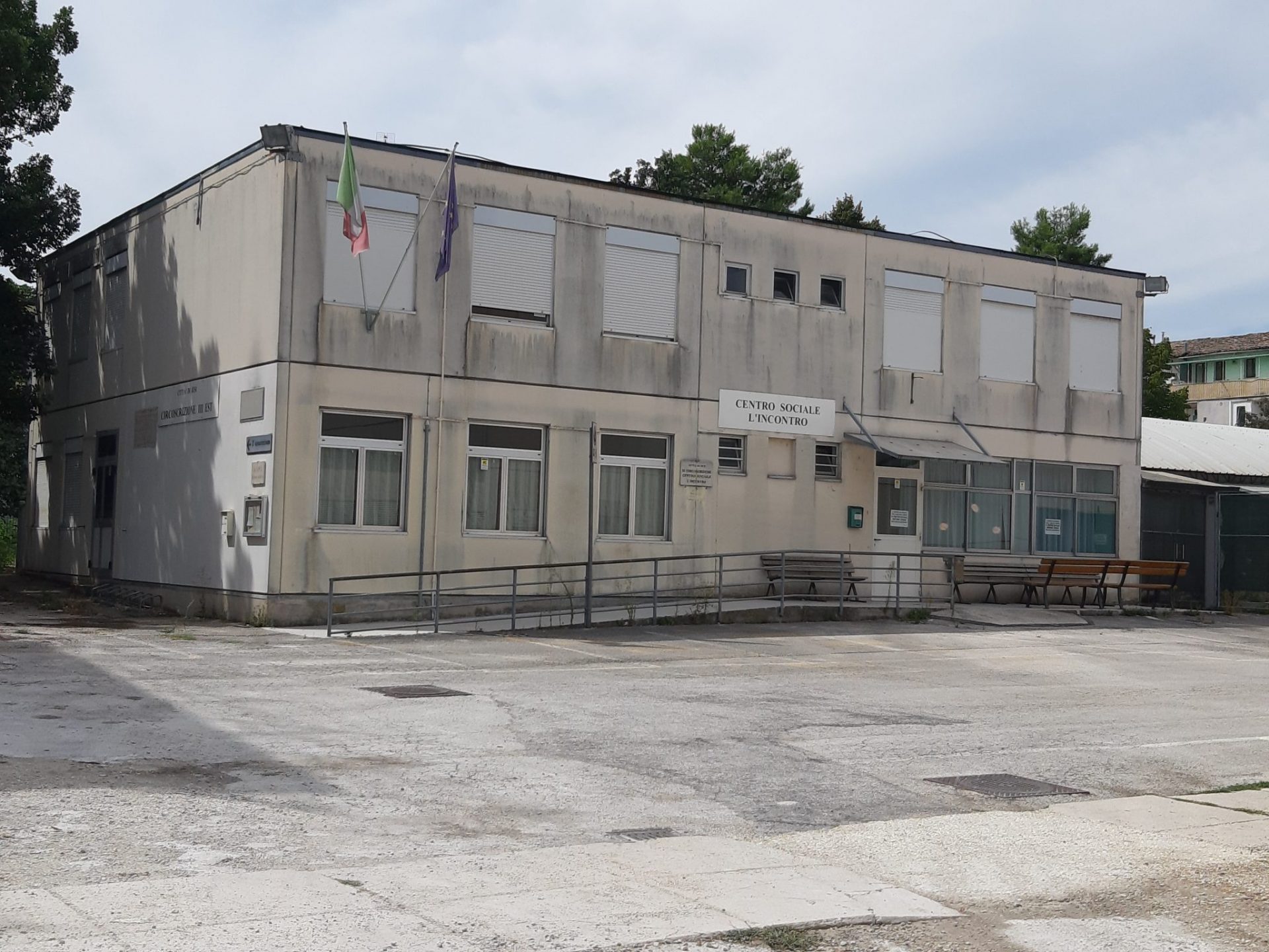 L'ingresso dell'Ex Centro sociale di via Tessitori